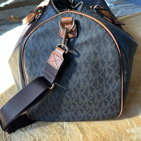 New Michael Kors Large unisex Logo Weekender Duffle Bag - Picture 10 of 12